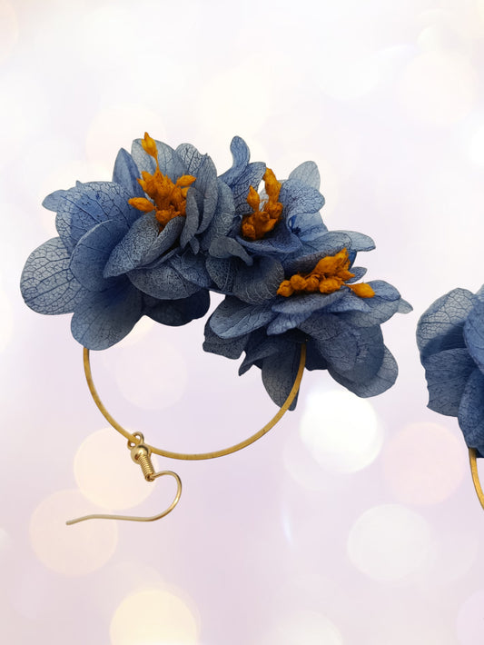 Créoles composition florale Bleu et moutarde