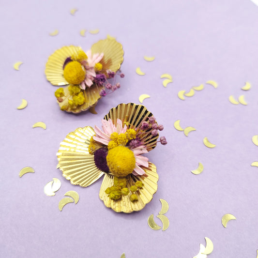 💘Cupidon a frappé- Puces d’oreilles dorées fleurs séchées.