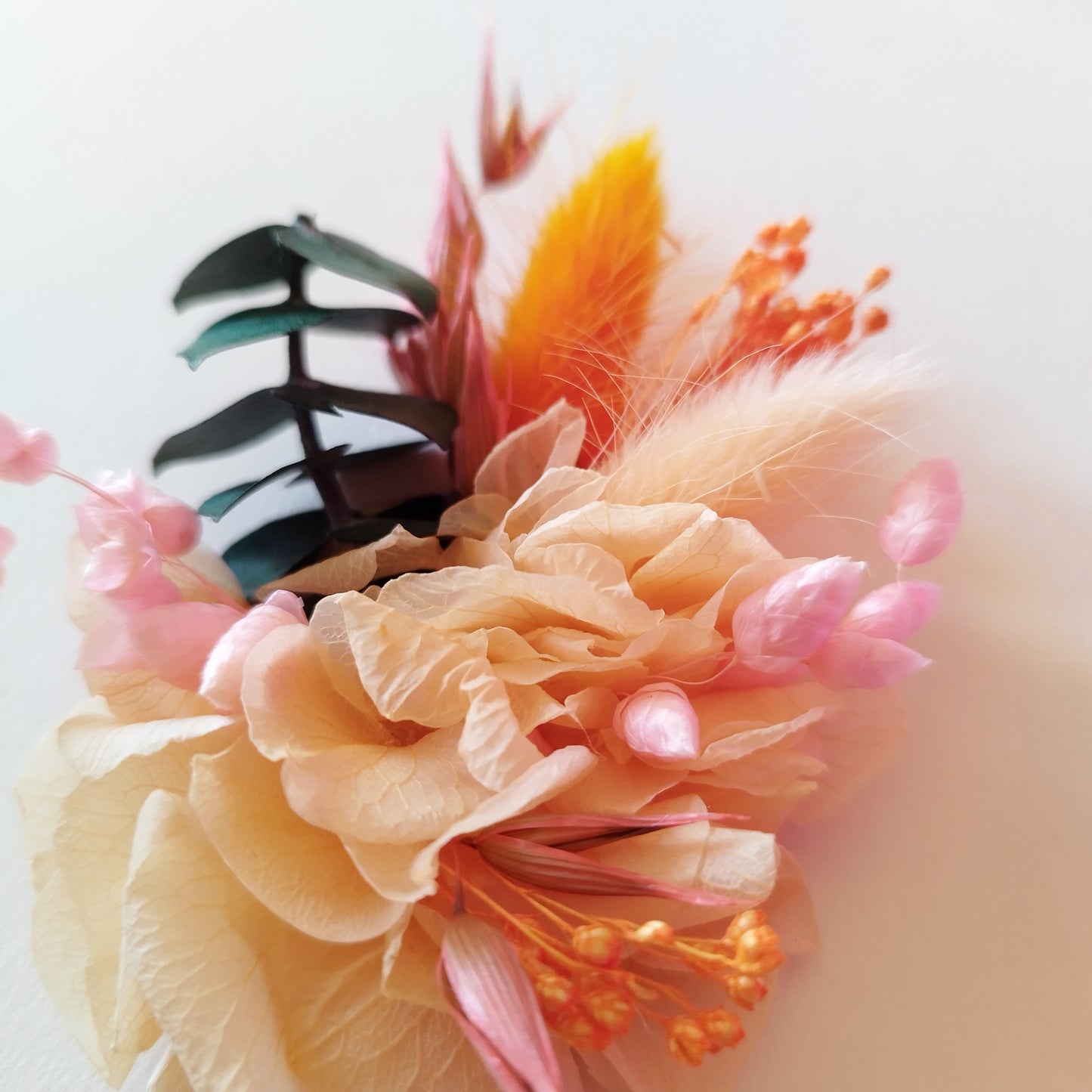 "Éclats Solaires" Boutonnière fleurs séchées mariage– Rose, Orange & Pêche 🌞
