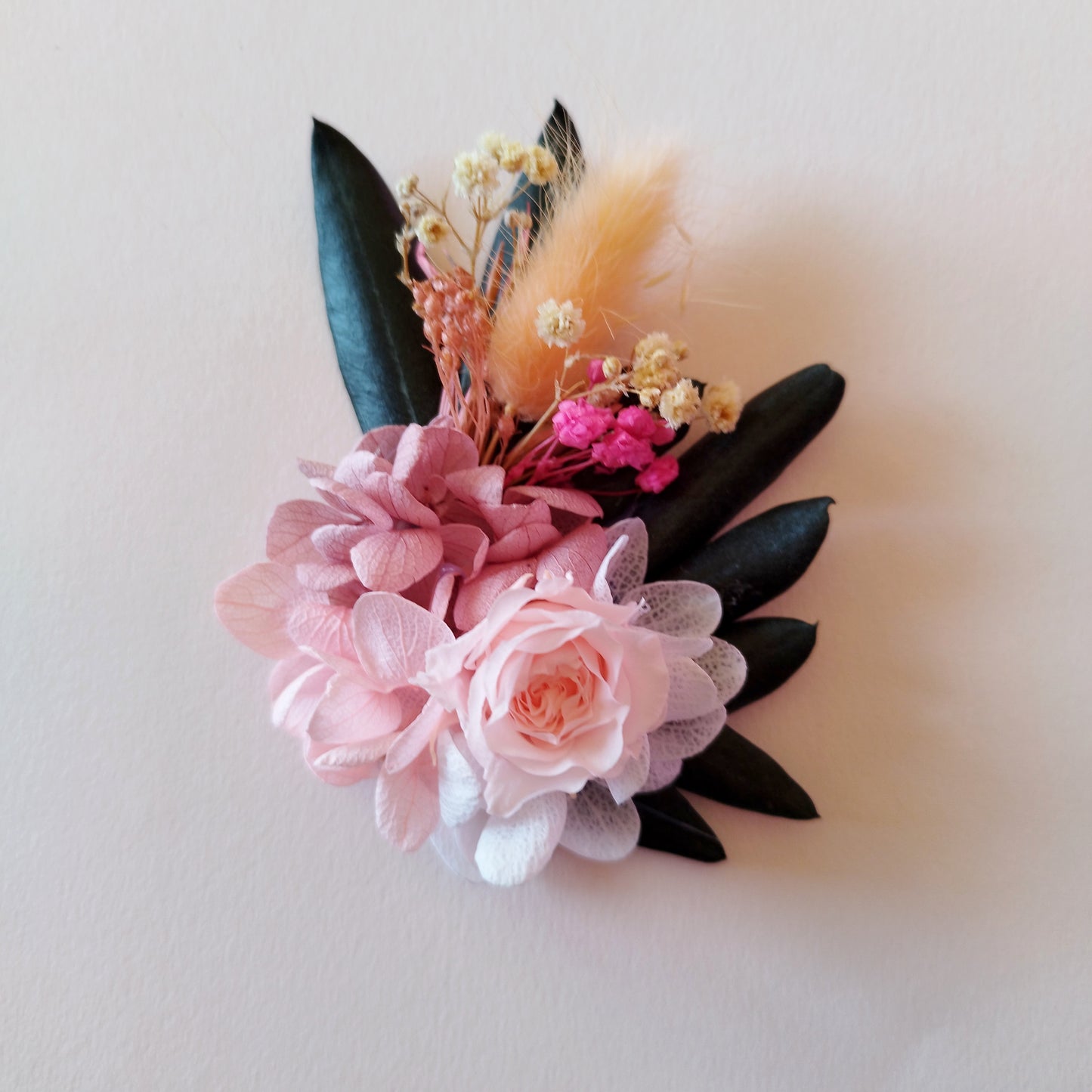 "Rosée de Tendresse"Boutonnière fleurs séchées mariage – Élégance Rose & Blanc 🌸