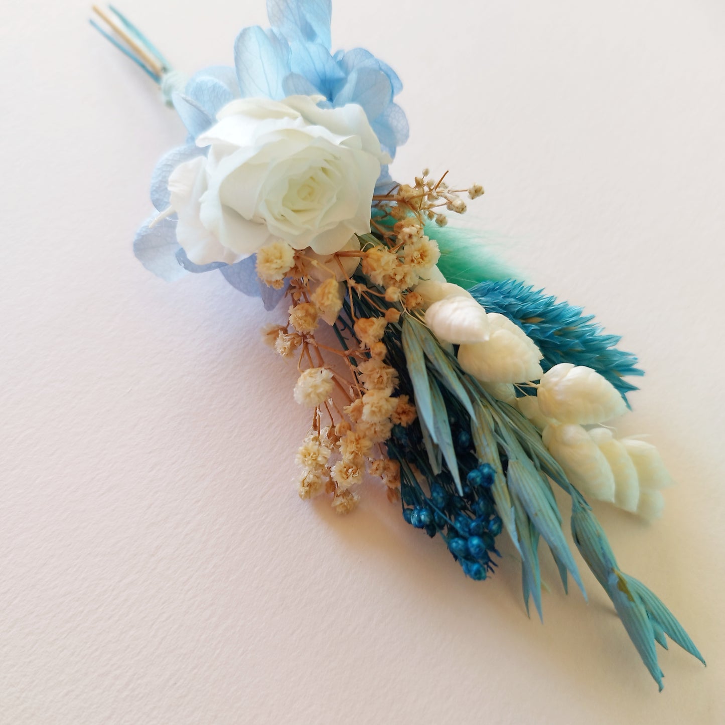 "L'Azur d'un Jour" Boutonnière fleurs séchées mariage– Élégance Florale Aimantée pour Homme 💙
