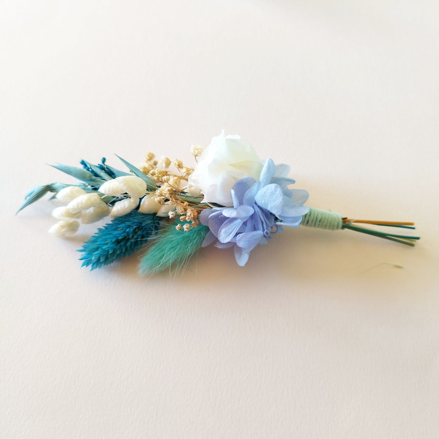 "L'Azur d'un Jour" Boutonnière fleurs séchées mariage– Élégance Florale Aimantée pour Homme 💙