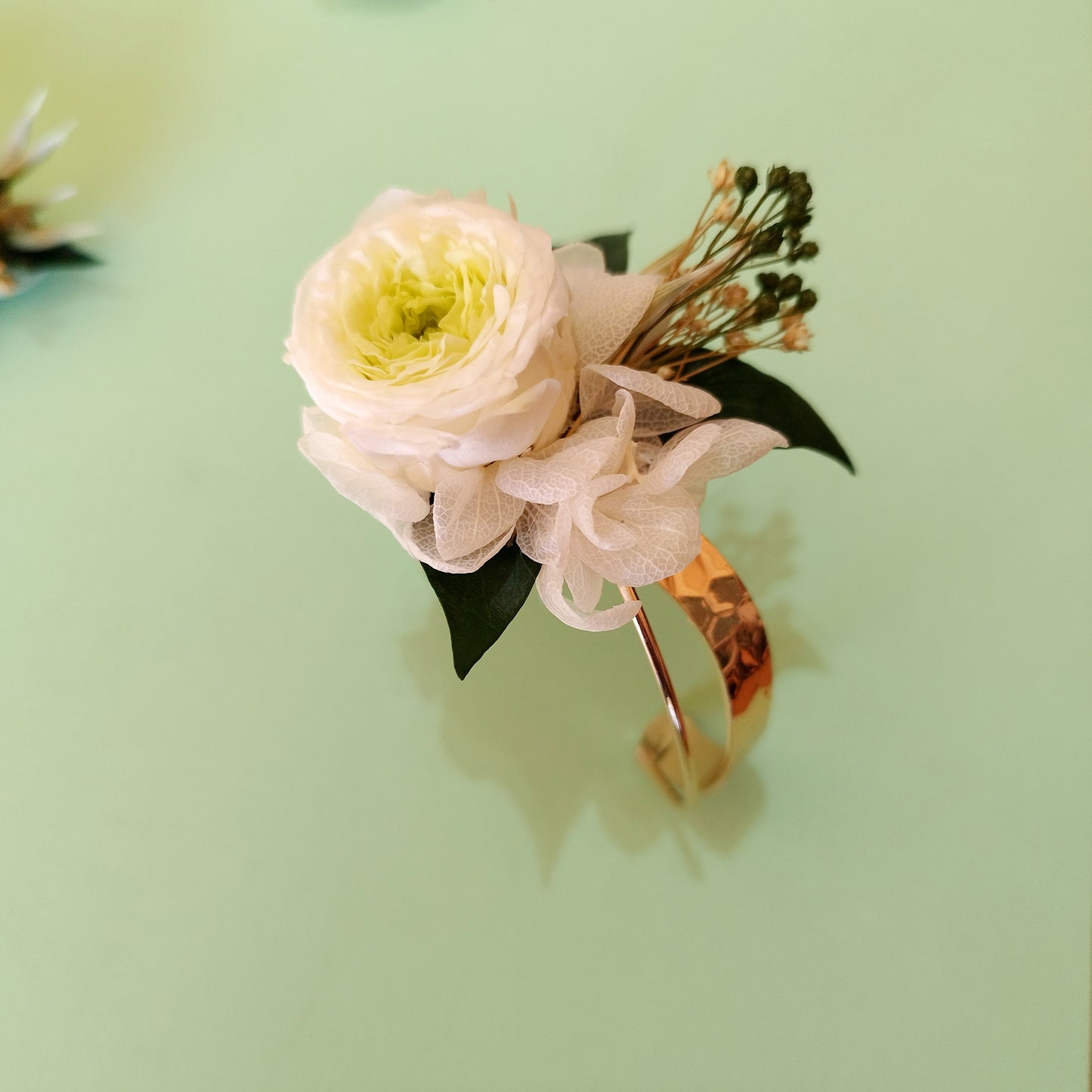 "Éveil Bohème"Bracelet Jonc fleurs séchées mariage – Poésie Florale Dorée & Rose Stabilisée 🌿