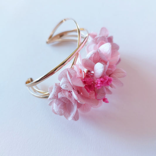 "Rosée de Tendresse"Bracelet Jonc fleurs séchées mariage – Élégance Rose & Blanc 🌸