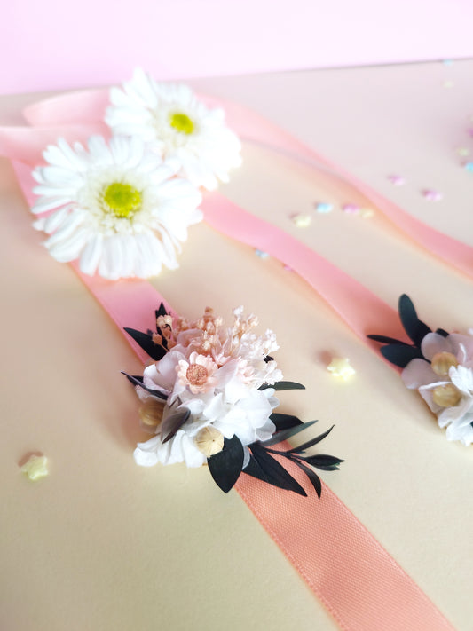 "Sarah" Bracelet Ruban fleurs séchées mariage– Rose Pastel et Eucalyptus Vert Foncé 🌿