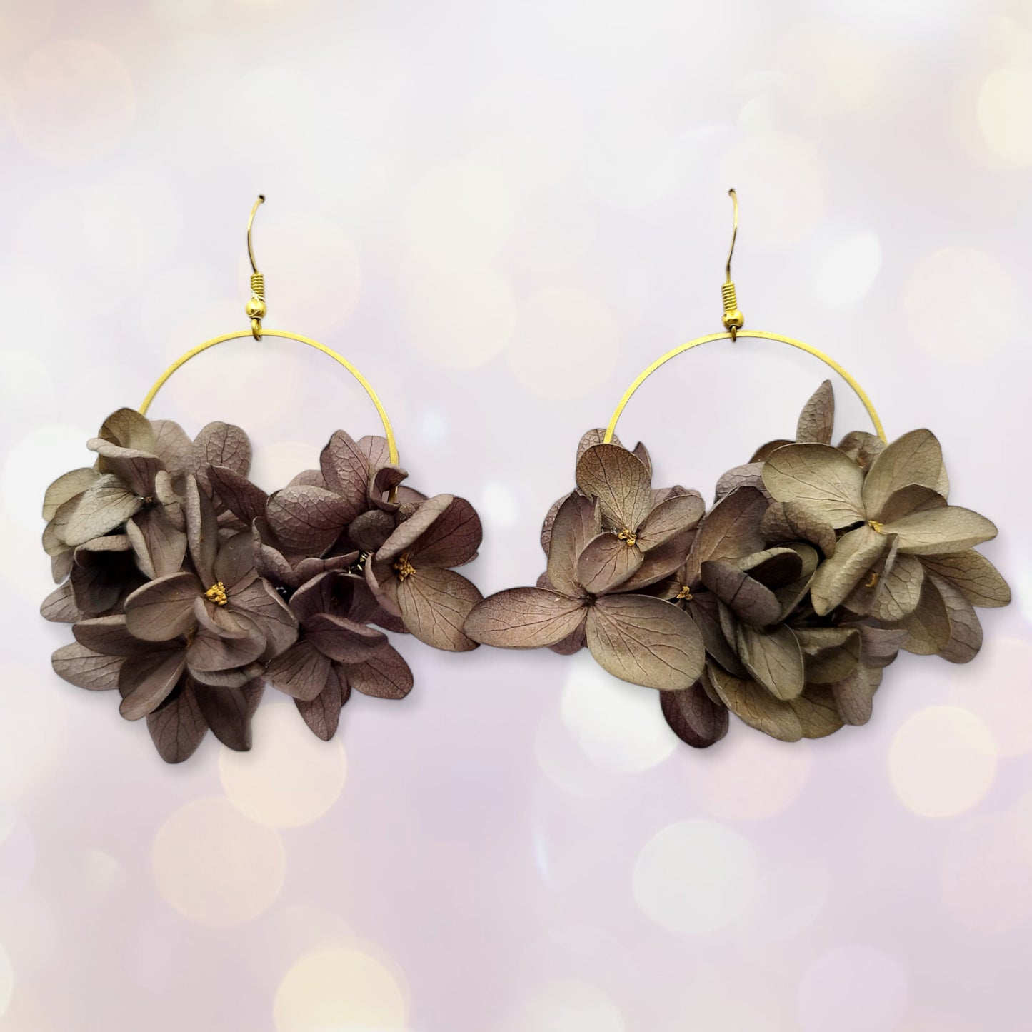 Boucles d'oreilles fleurs séchées mariage hortensia marron