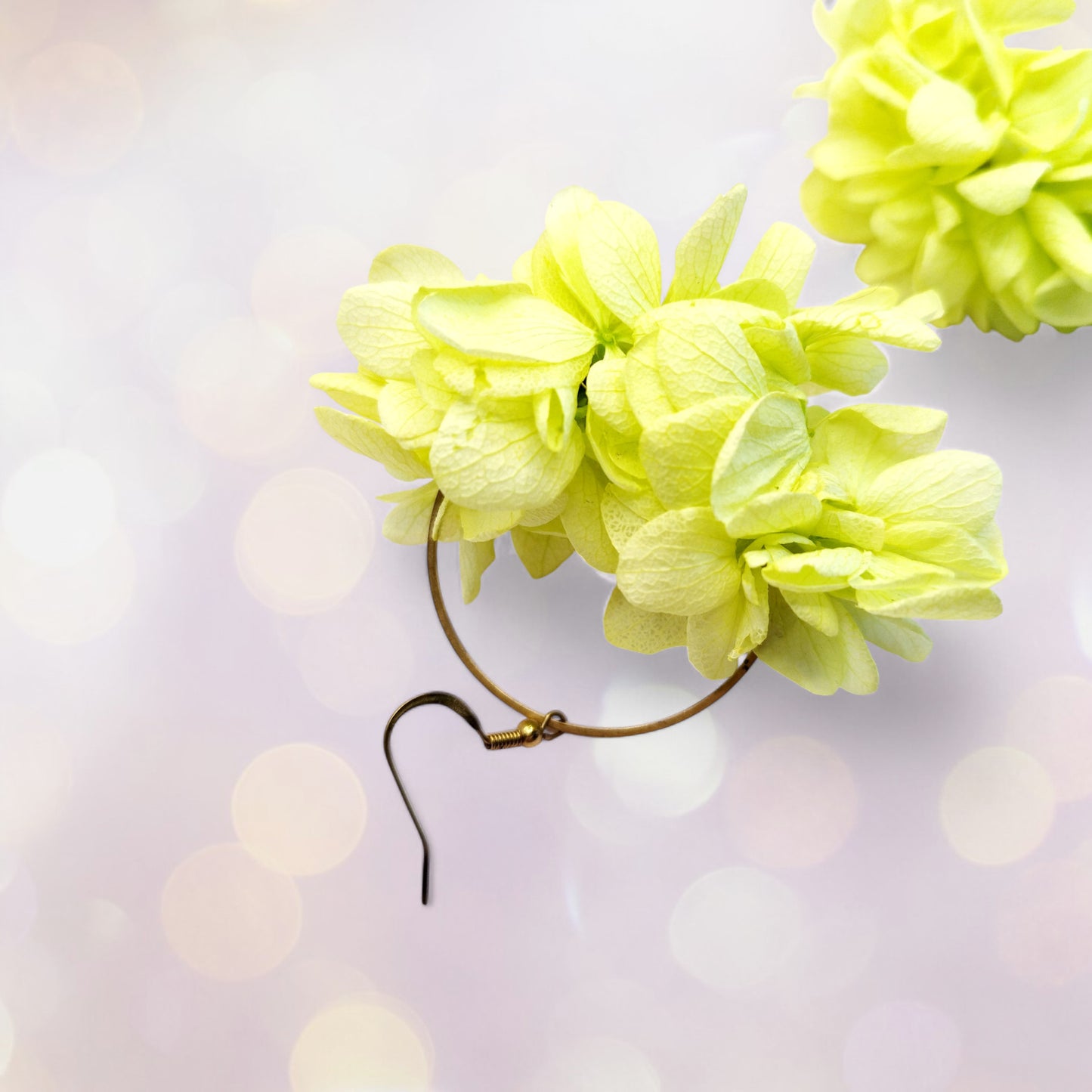 Boucles d'oreilles fleurs séchées mariage vert clair