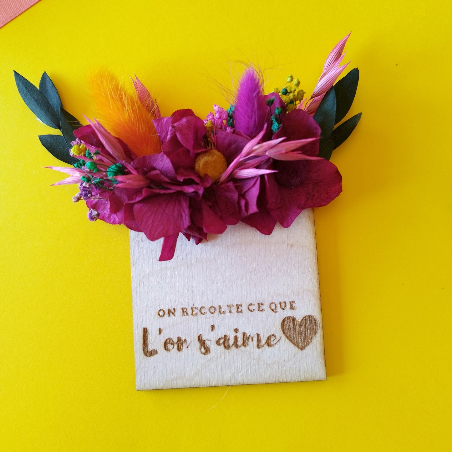 "Harmonie Fuchsia"Boutonnière fleurs séchées mariage – Délicate Composition Florale pour Monsieur 🌿