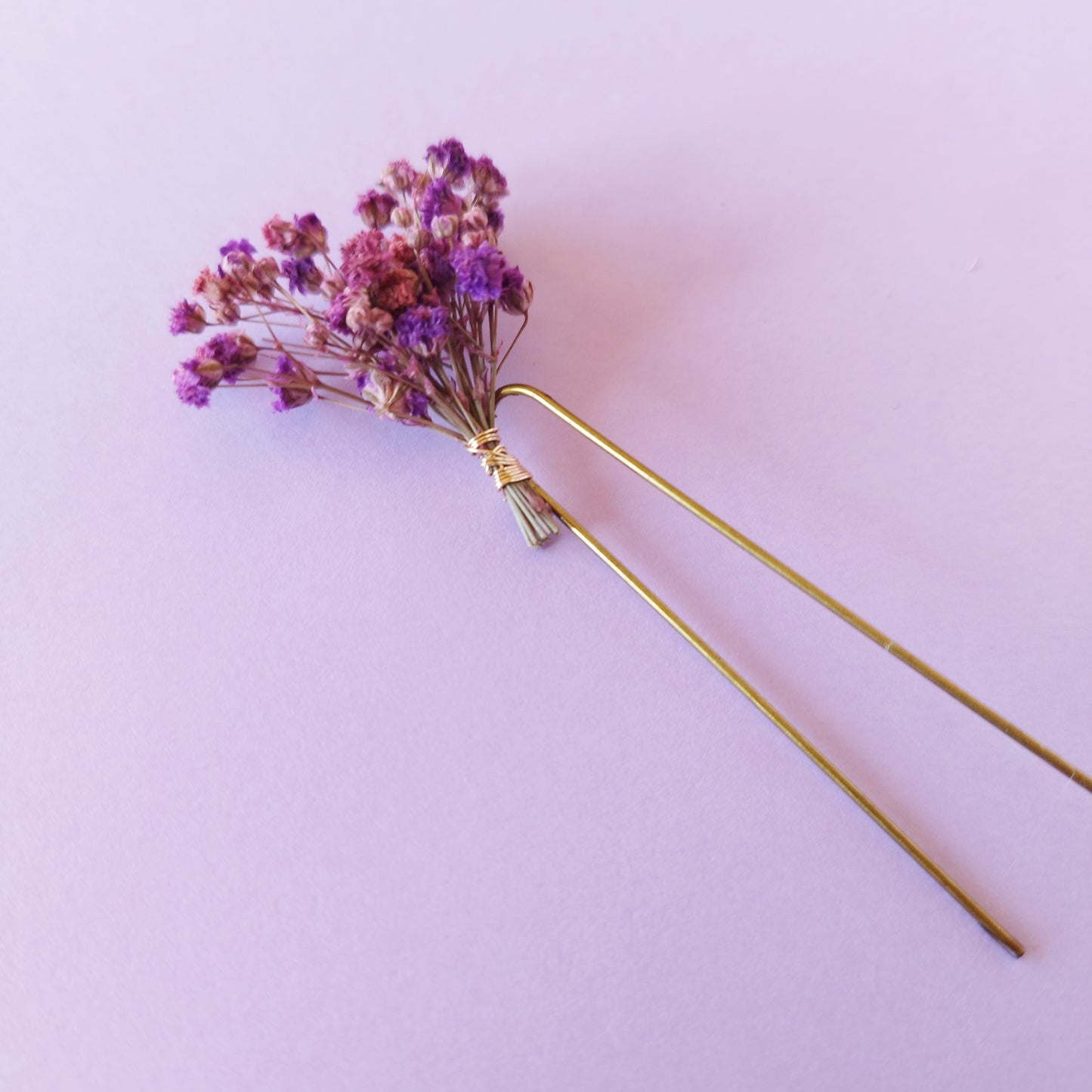 "Brume Florale"Trois piques à Chignon fleurs séchées mariage – Élégance Naturelle violet 💜