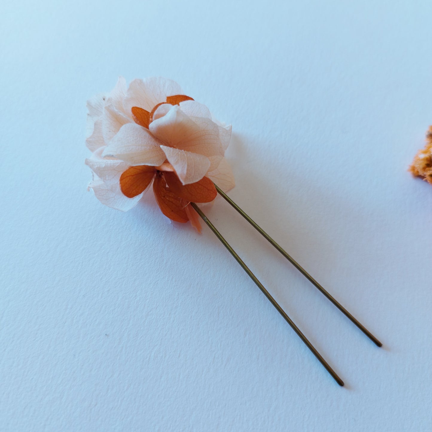 "Terre d'Amour"Pique à Chignon fleurs séchées mariage – Élégance Terracotta & Nature 🌿