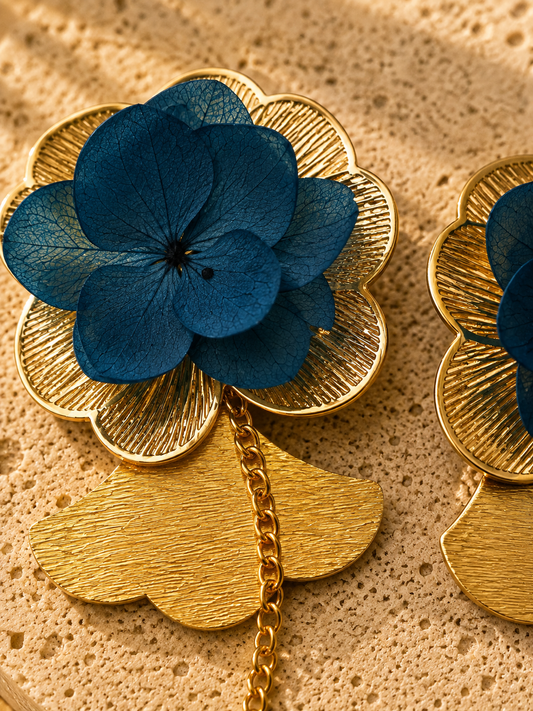 Boucles d'oreilles modulables mariage en hortensia stabilisé bleu canard et acier inoxydable doré