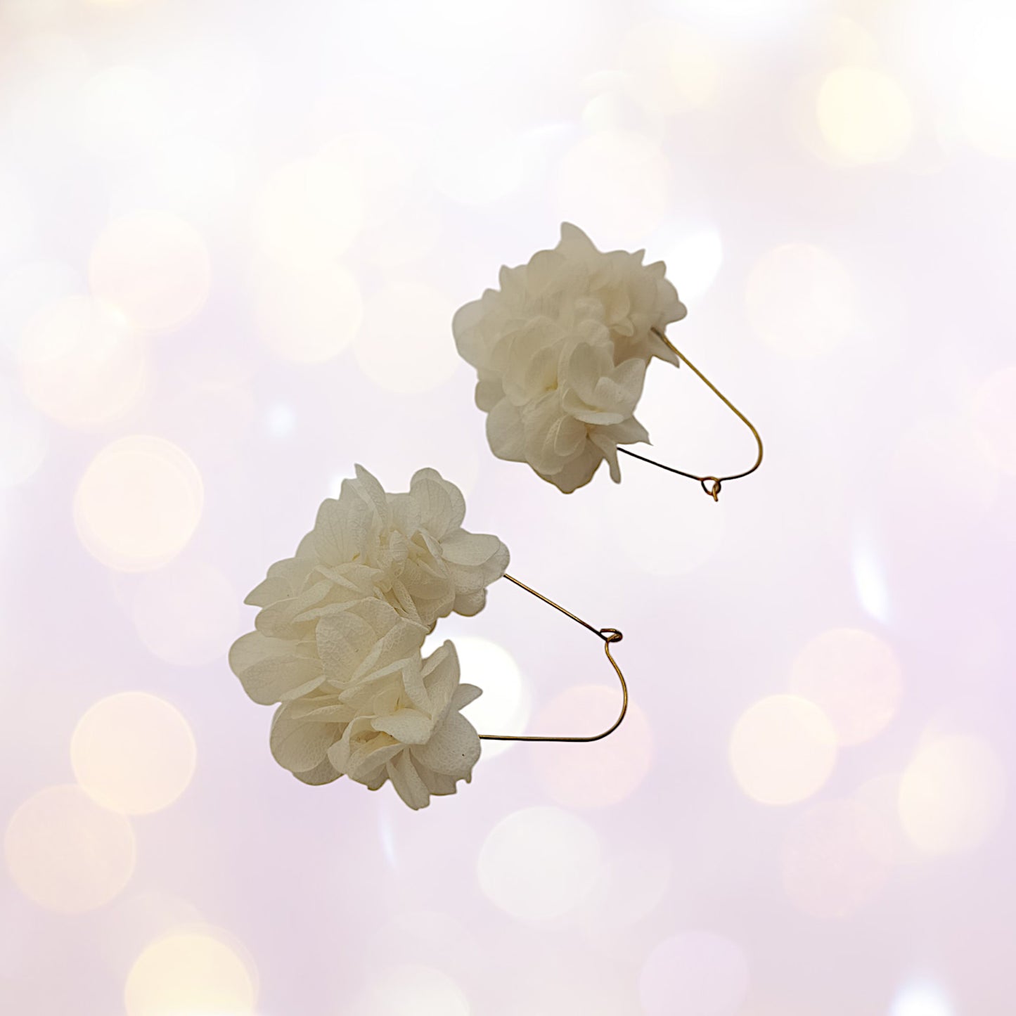 Boucles d'oreilles dormeuse fleurs séchées mariage Blanc crème