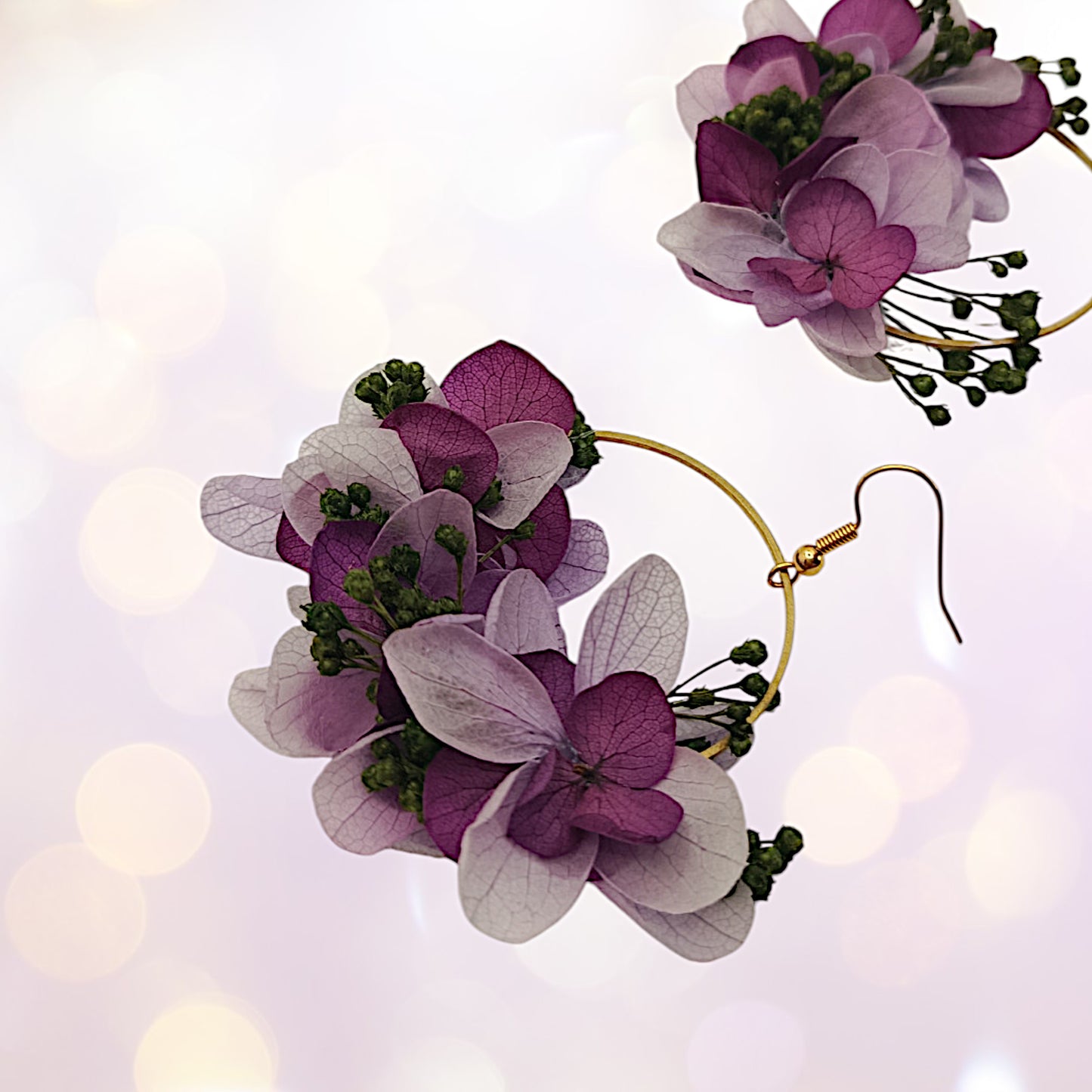 Boucles d'oreilles fleurs séchées mariage composition florale violette