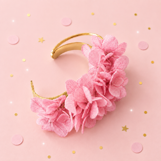 Coffret cadeau demoiselle d'honneur avec bracelet jonc et boucles d'oreilles créoles en hortensia rose poudré