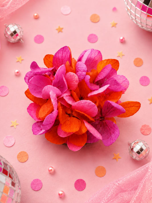 Barrette crocodile ronde 5cm en hortensia stabilise fuchsia et orange pour coiffure de mariage