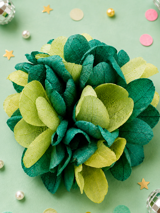 Barrette crocodile ronde 5cm en hortensia stabilise vert sapin et vert anis pour coiffure de mariage