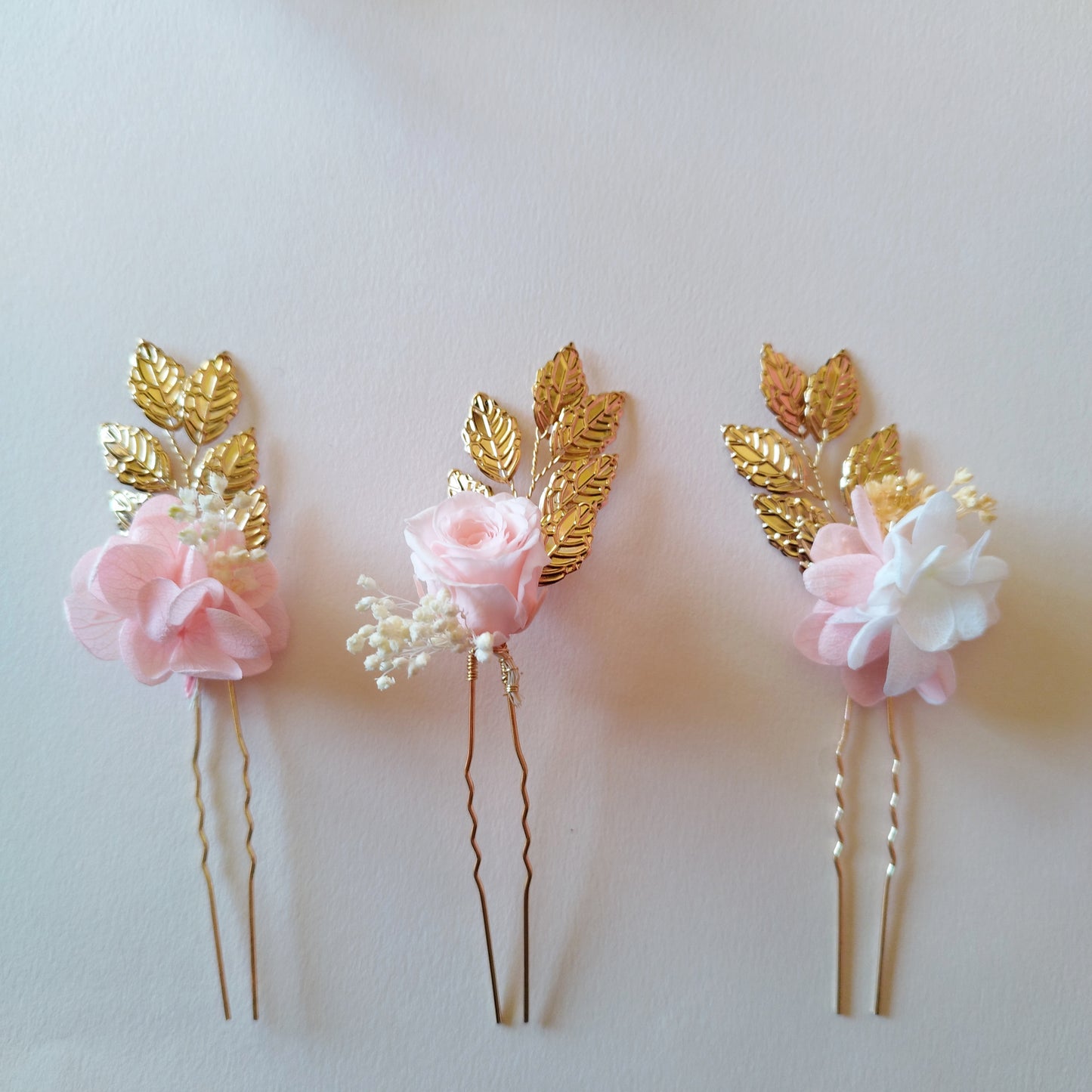 "Élégance"Trois piques à Chignon fleurs séchées mariage – Rose, Doré & Feuilles Métalliques 🌸