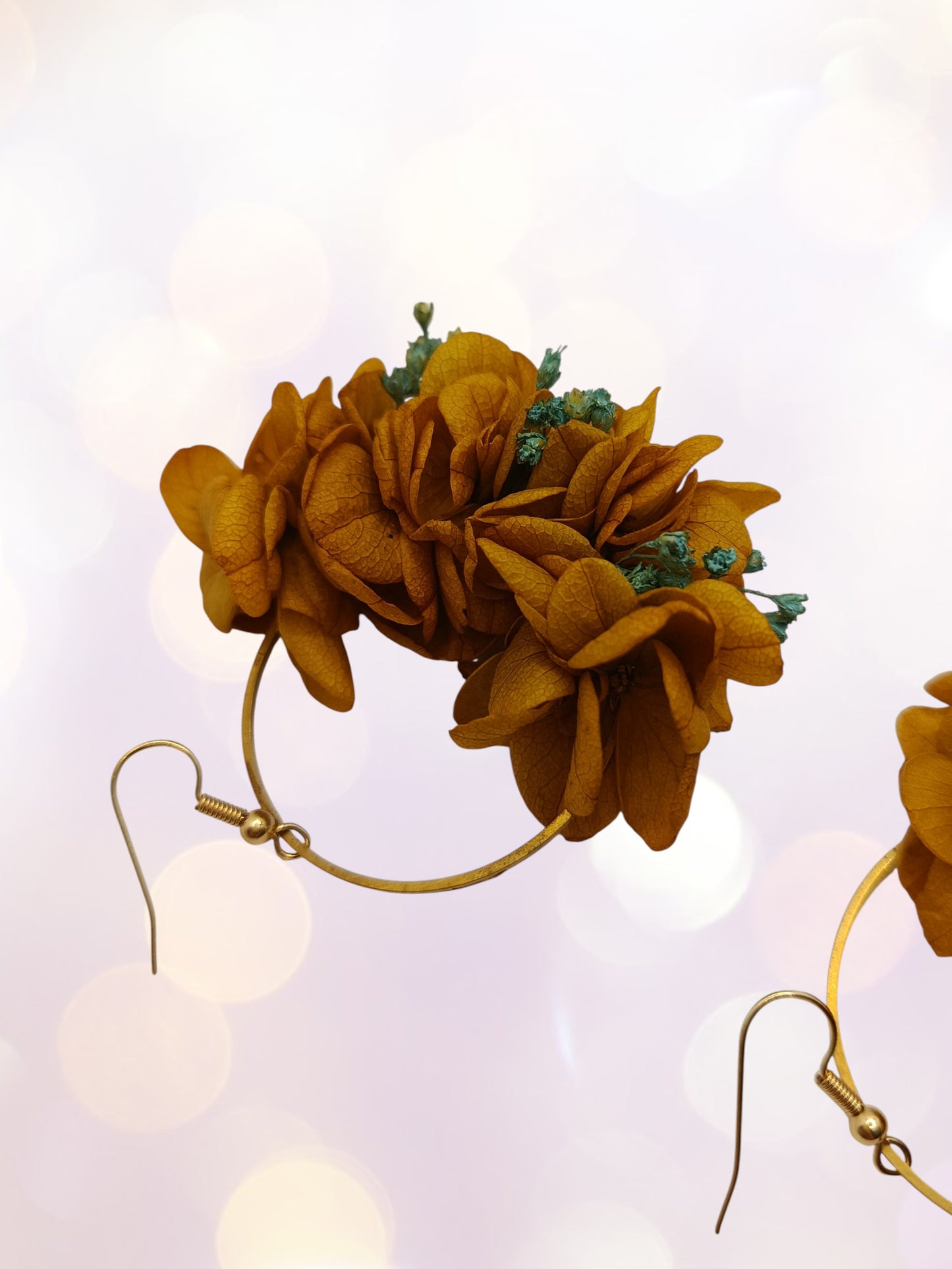 Créoles composition florale Jaune et turquoise