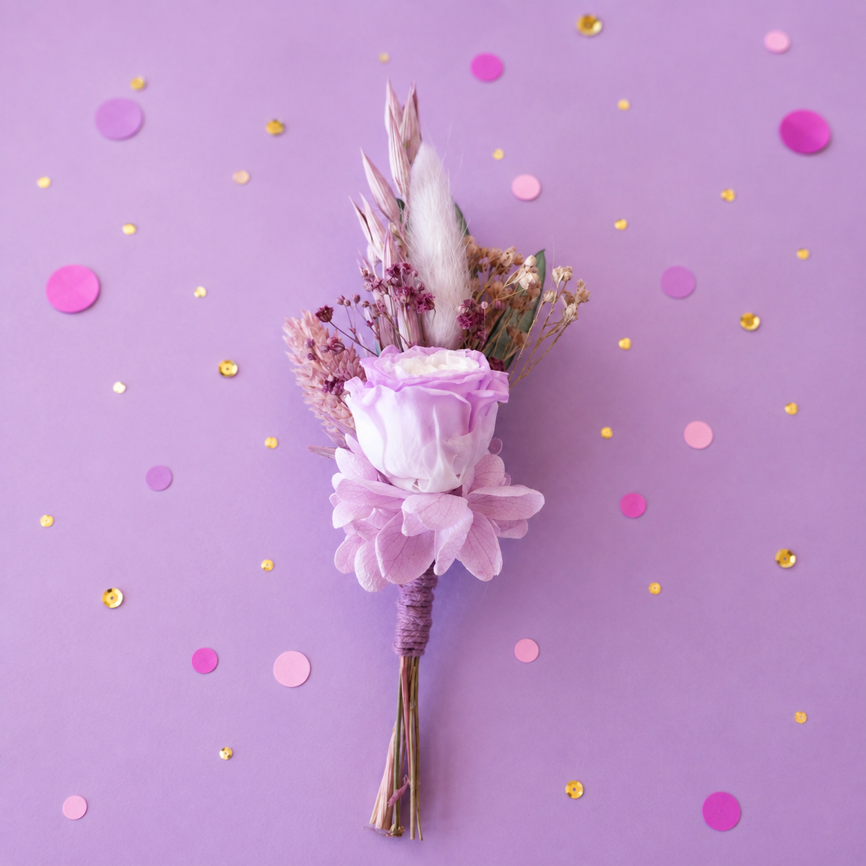 Boutonniere mariage mini bouquet premium avec rose stabilisee lavande hortensia lilas et fleurs sechees
