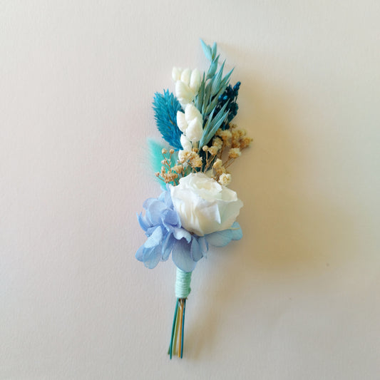 "L'Azur d'un Jour" Boutonnière fleurs séchées mariage– Élégance Florale Aimantée pour Homme 💙