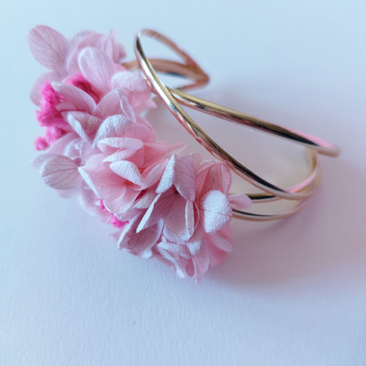 "Rosée de Tendresse"Bracelet Jonc fleurs séchées mariage – Élégance Rose & Blanc 🌸