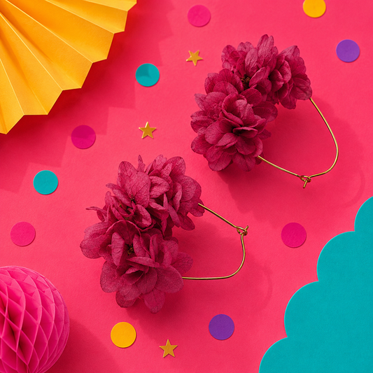 Boucles d'oreilles creoles goutte en laiton dore et hortensia stabilise rose framboise