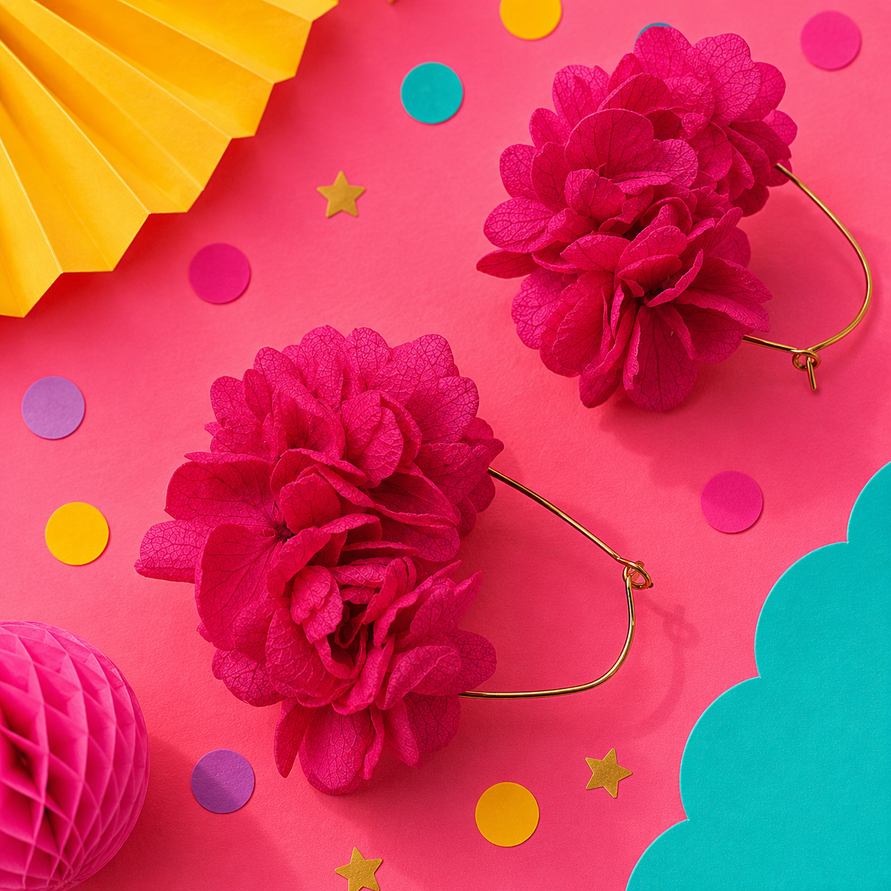 Boucles d'oreilles creoles goutte en laiton dore et hortensia stabilise rose fuchsia