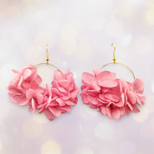 Boucles d'oreilles fleurs séchées mariage hortensia rose