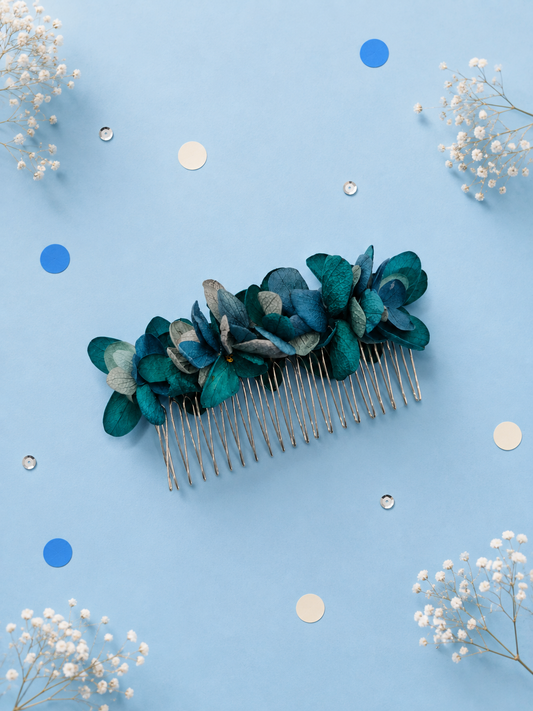 Peigne de mariage argente avec fleurs d hortensia stabilise aux teintes bleu canard et gris