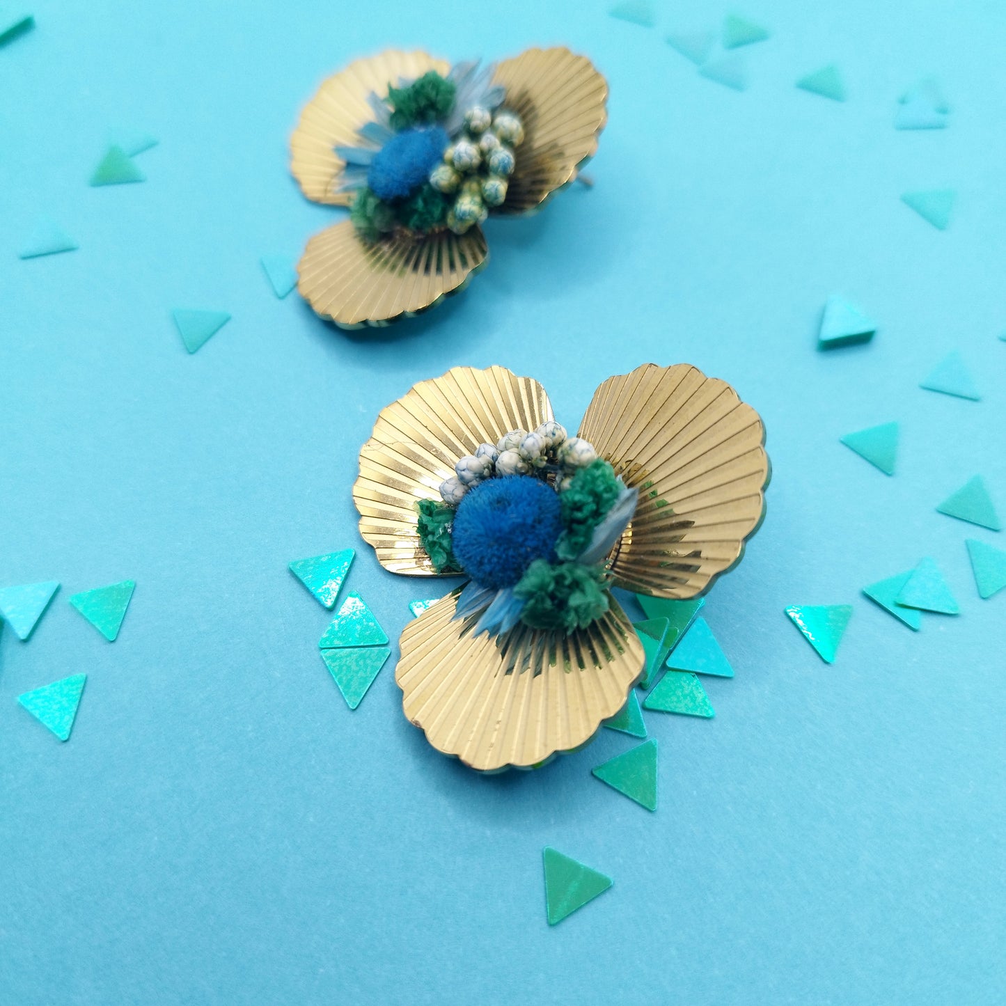 🤪Je t’aime à la folie- Puces d’oreilles dorées fleurs séchées