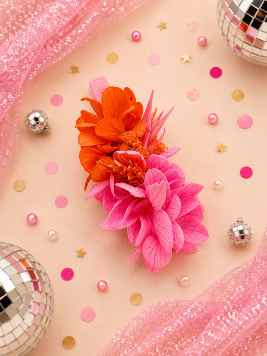 Barrette crocodile 7cm en hortensia stabilise fuchsia et orange pour coiffure de mariage