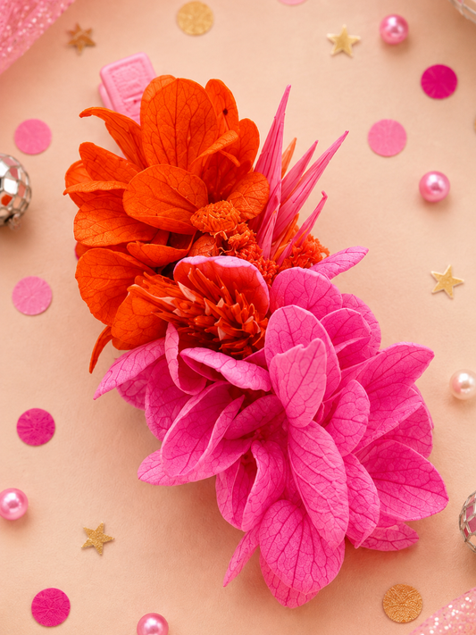 Barrette crocodile 7cm en hortensia stabilise fuchsia et orange pour coiffure de mariage