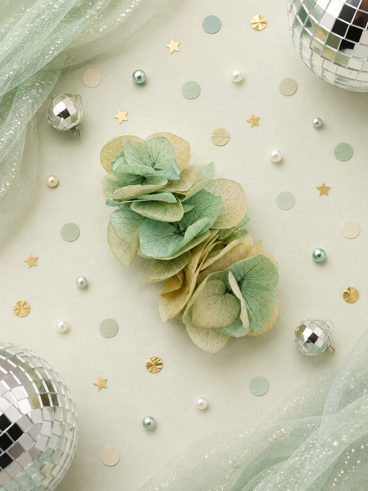 Barrette crocodile 7cm en hortensia stabilise dans des nuances de bleu pour coiffure de mariage