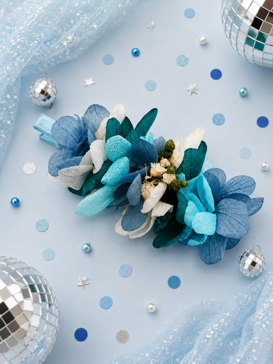 Barrette crocodile 7cm en hortensia stabilise bleu canard bleu ciel turquoise et blanc pour coiffure de mariage