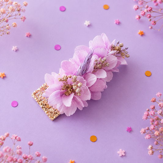 Barrette de mariage en metal dore avec fleurs sechees et hortensia stabilise teintes violet et lilas