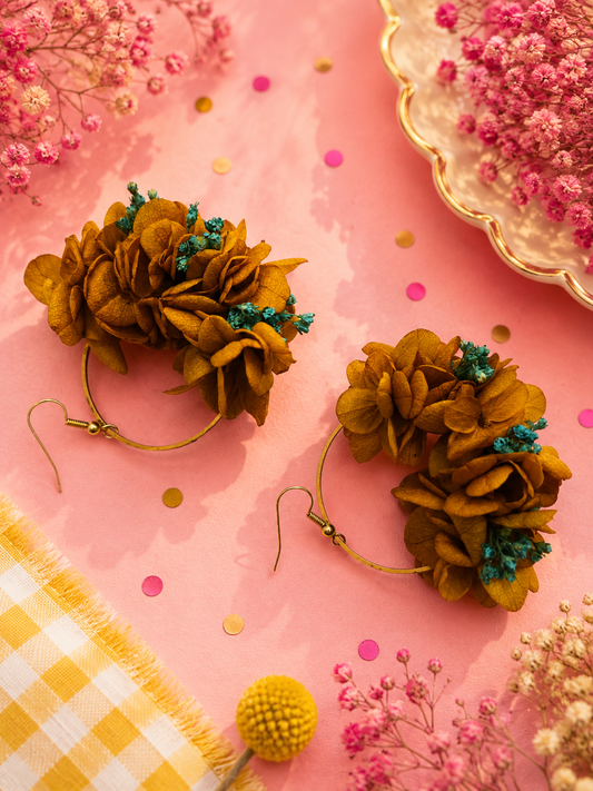 Boucles d'oreilles mariage créoles hortensia jaune moutarde et broom bloom bleu lagon