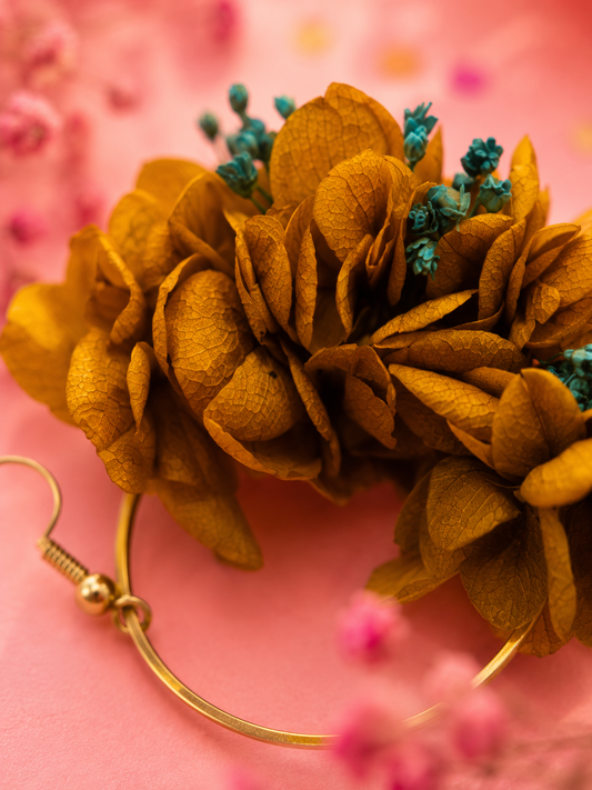 Boucles d'oreilles mariage créoles hortensia jaune moutarde et broom bloom bleu lagon