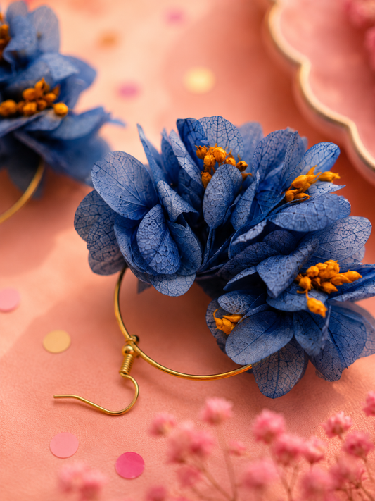 Boucles d'oreilles mariage créoles hortensia bleu roi et broom bloom moutarde