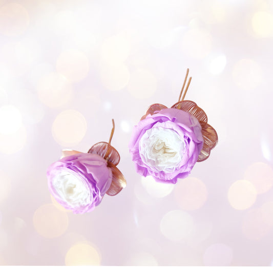 "Brume Florale"Puces d'Oreilles fleur stabilisée – Roses Blanche & Violette sur Filigrane Doré 💜