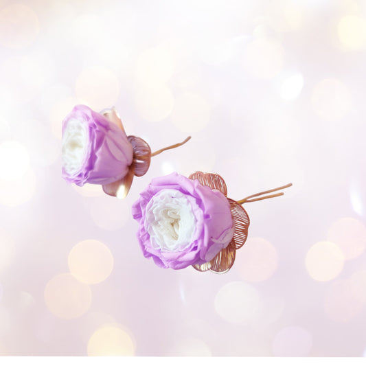 "Brume Florale"Puces d'Oreilles fleur stabilisée – Roses Blanche & Violette sur Filigrane Doré 💜