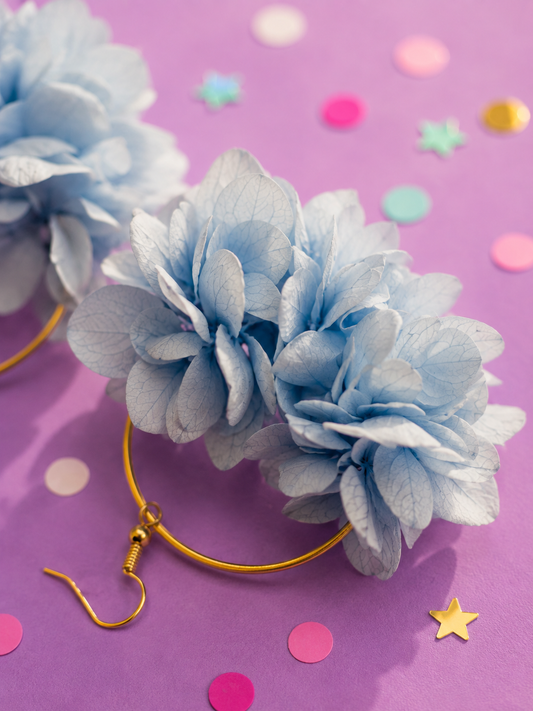 Boucles d'oreilles mariage créoles hortensia stabilisé bleu ciel