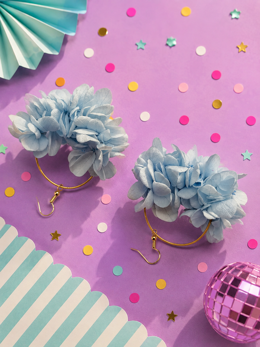 Boucles d'oreilles mariage créoles hortensia stabilisé bleu ciel