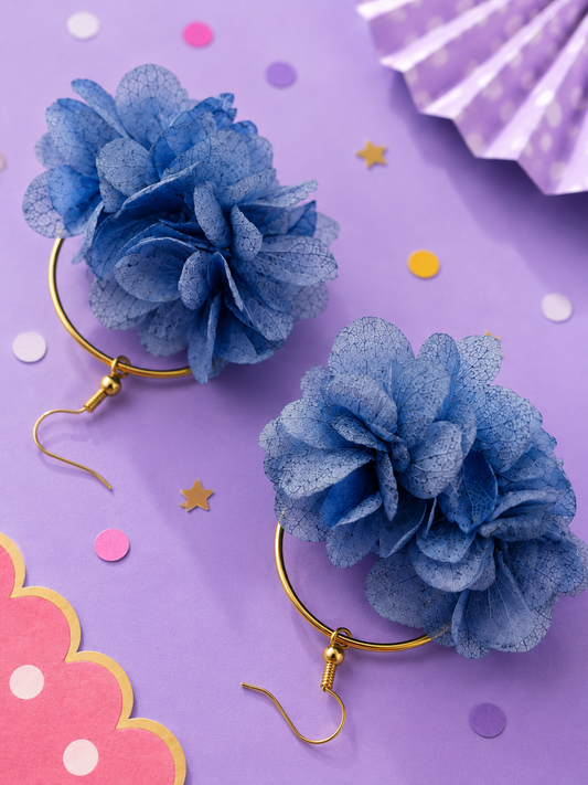 Boucles d'oreilles mariage créoles hortensia stabilisé bleu roi
