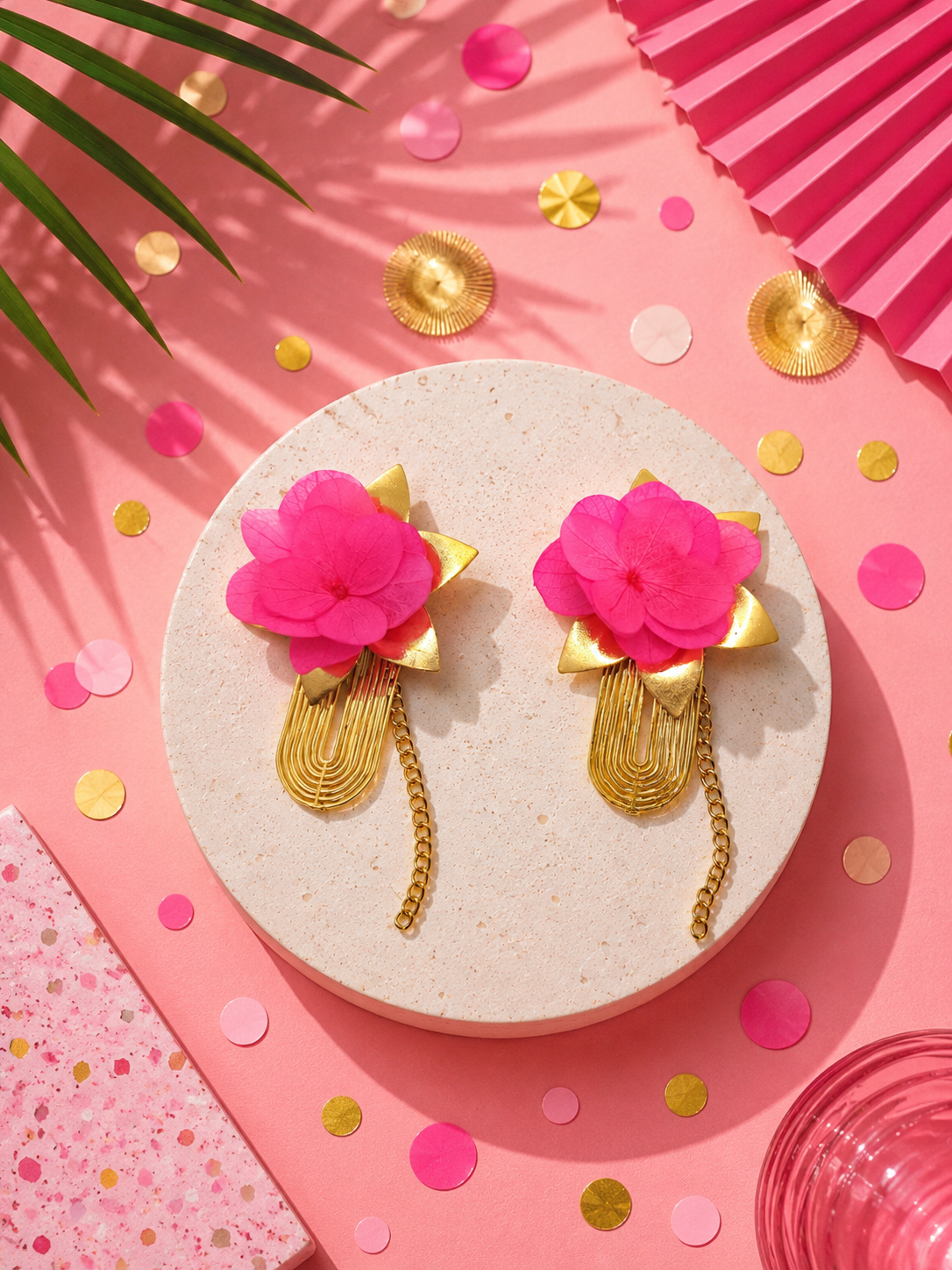 Boucles d'oreilles modulables mariage en hortensia stabilisé rose fuchsia et acier inoxydable doré