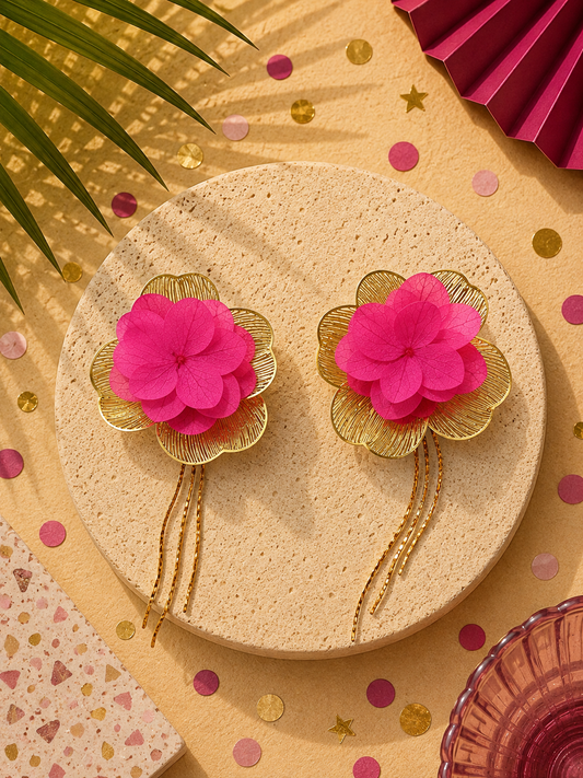 Boucles d'oreilles mariage modulables pendantes a chainettes hortensia rose fuchsia et acier inoxydable dore