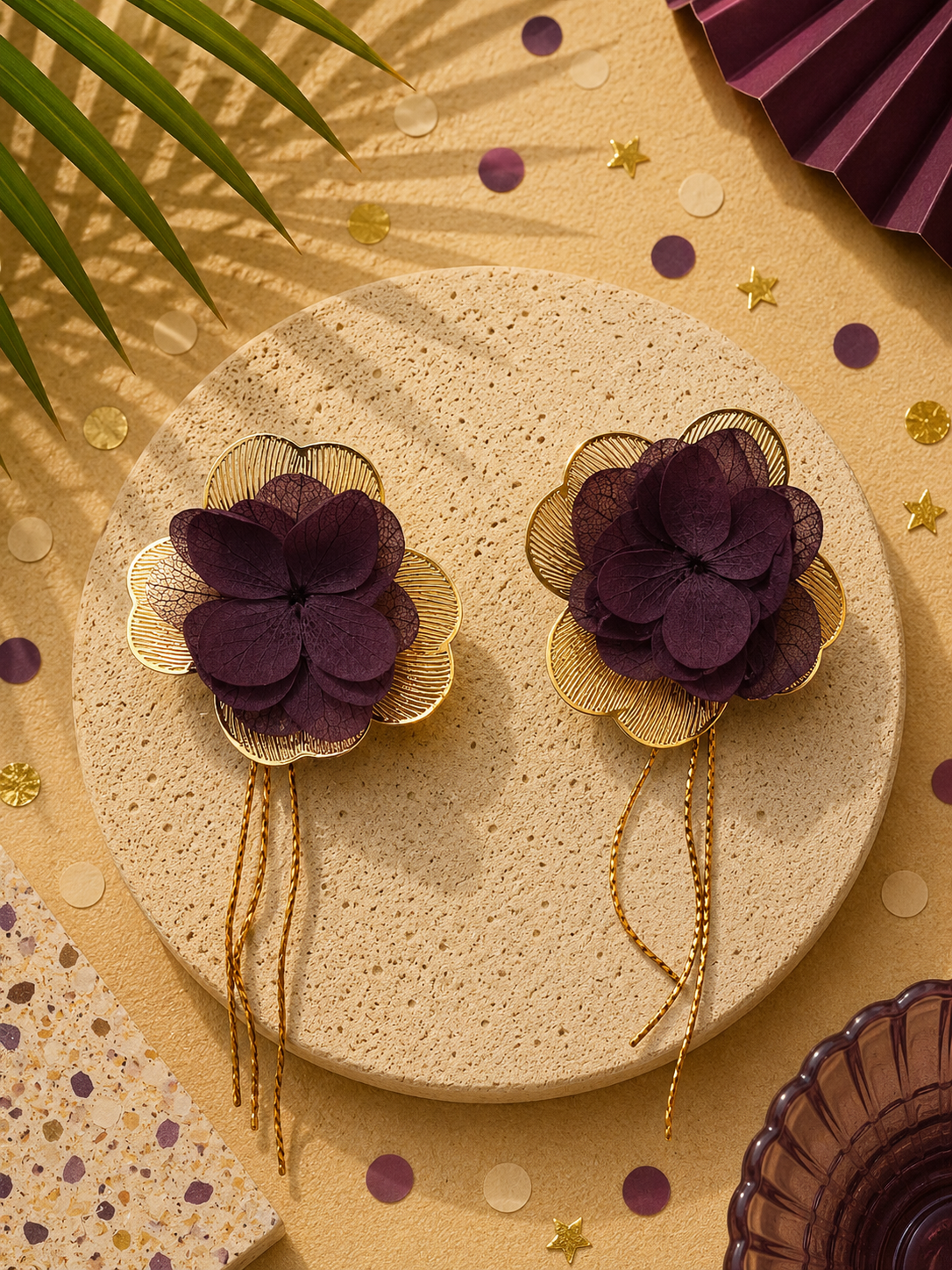 Boucles d'oreilles mariage modulables pendantes a chainettes hortensia violet prune et acier inoxydable dore