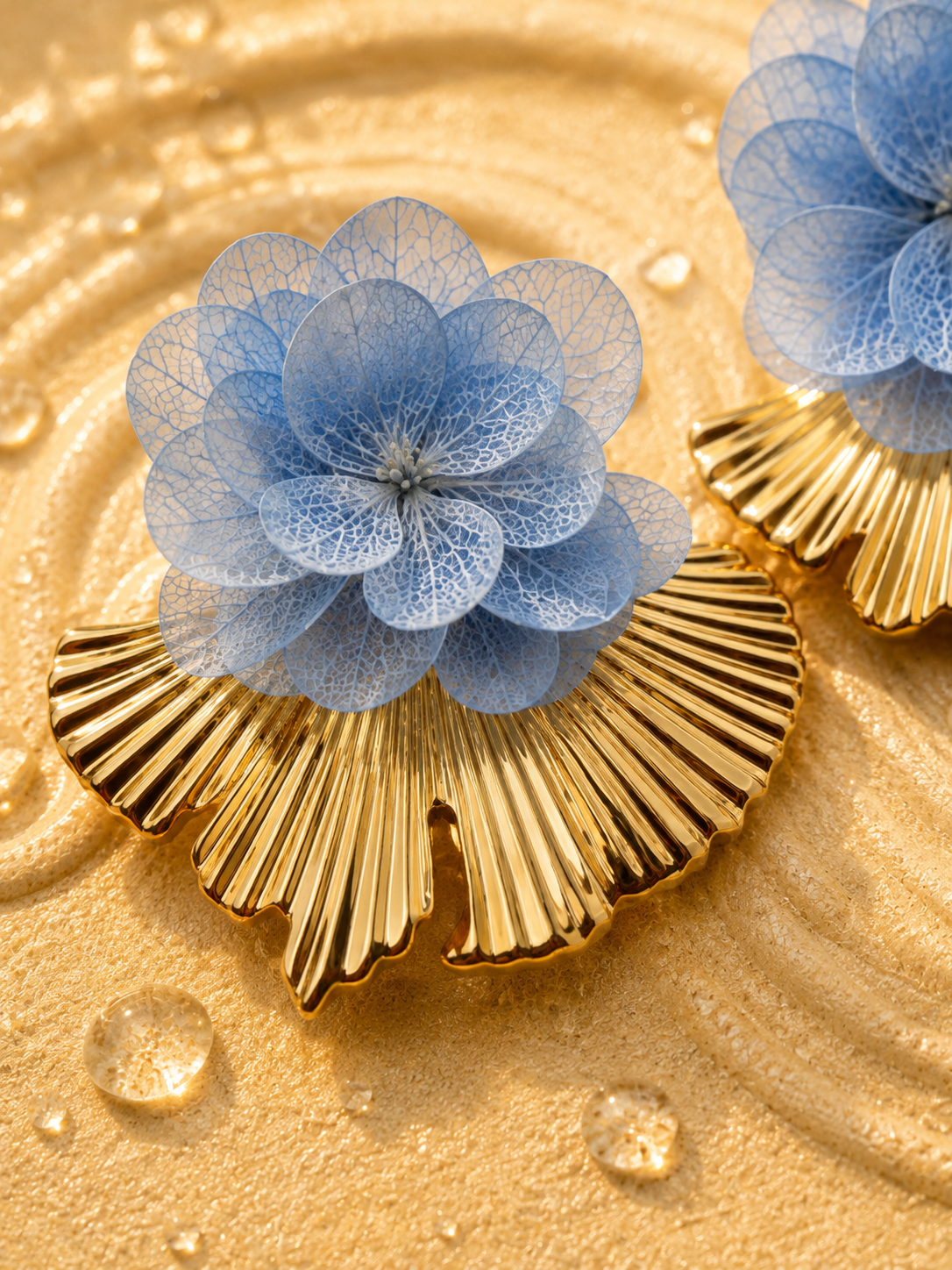 Boucles d'oreilles mariage modulables en hortensia stabilise bleu ciel et acier inoxydable dore