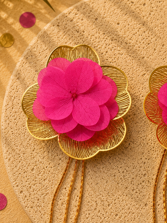 Boucles d'oreilles mariage modulables pendantes a chainettes hortensia rose fuchsia et acier inoxydable dore