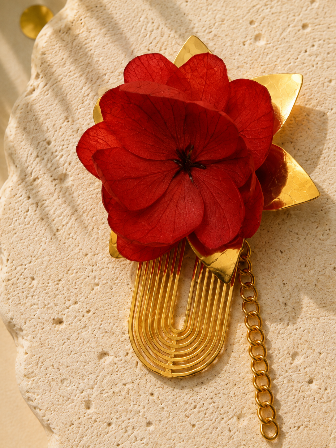 Boucles d'oreilles modulables mariage en hortensia stabilisé rouge intense et acier inoxydable doré