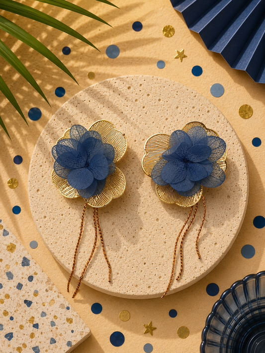 Boucles d'oreilles mariage modulables pendantes a chainettes hortensia bleu roi et acier inoxydable dore